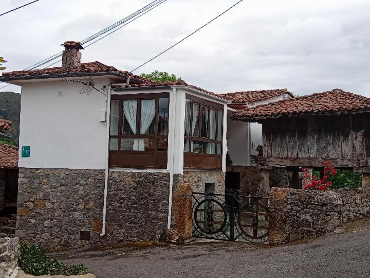 Casa La Cruz A 2Km De Onís 外观 照片